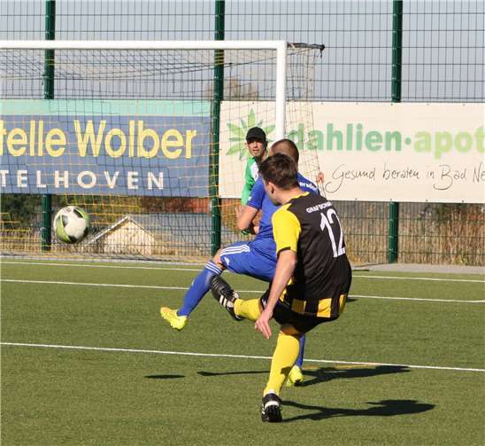 Philipp Schäfer erwischt Gästekeeper Thomas Sonntag beim 2:1 auf dem falschen Fuß. Privat