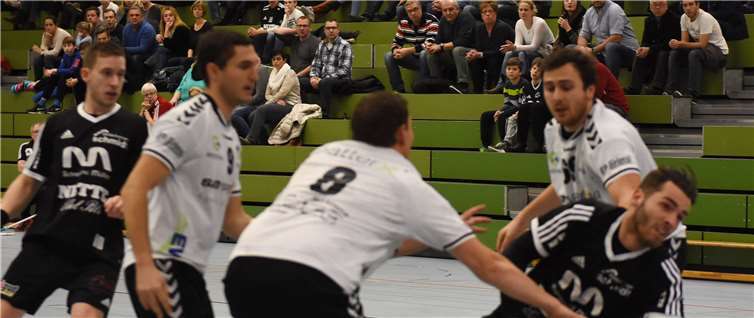 Philipp Schwenzer zeigte neben seinen drei Toren vom Kreis Nervenstärke bei fünf verwandelten 7m.  Bernd Hunder