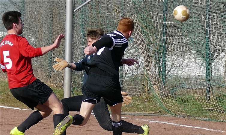 Philipp Volk trifft das Tor, nein, doch nicht.privat