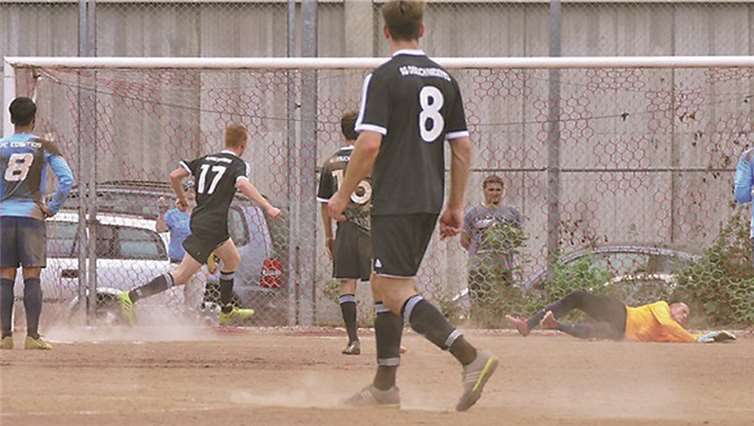 Philipp Volk verkürzte souverän per Elfmeter zum zwischenzeitlichen 2:3.privat