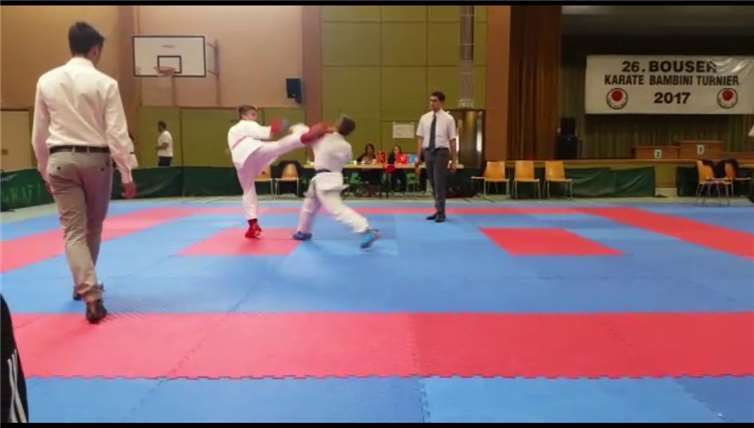 Philipp Walger im Finale mit Fußtritt zum Kopf (Mawashi - Geri).  Privat