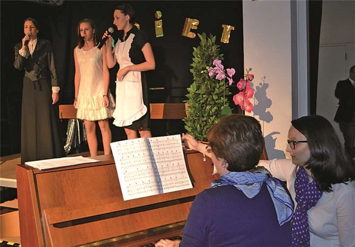 Pia Bolwin, Elisabeth Bolwin und Angela Nachtsheim brachten ein Medley aus dem Musical „Rebecca“ zu Gehör. -ET-