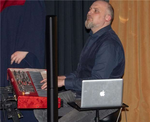 Pianist Lukasz Flakus begleitet den Chor seit vielen Jahren.