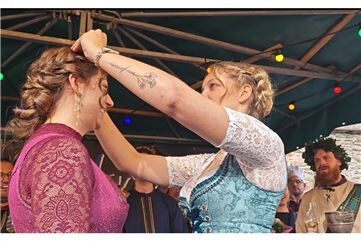 Vorschaubild Video: Übergabe der Krone beim Winzerfest in Leutesdorf 2025