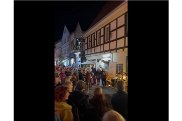 Vorschaubild Video: Steampunk-Abendmarkt „Zeitreise im Lichterglanz“ in Remagen