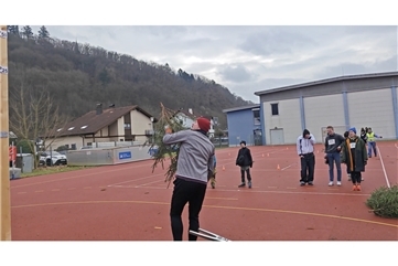 Vorschaubild Video: Weihnachtsbaumwerfen in Waldbreitbach 2026