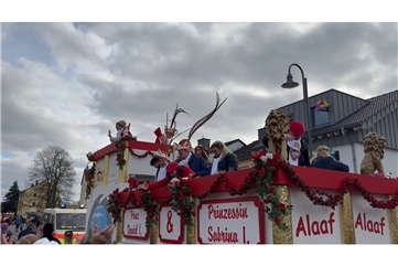 Vorschaubild Video: Wagen des Prinzenpaares beim Remagener Karnevalszug 2026