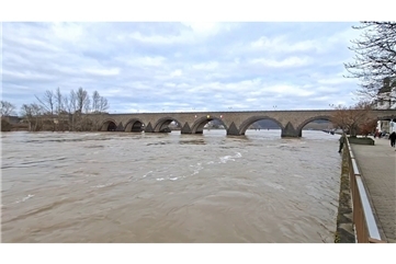 Vorschaubild Video: Hochwasserlage an der Koblenzer Mosel am Sonntag