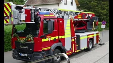 Vorschaubild Video: Übergabe und Einsegnung eines Drehleiterfahrzeug für Remagen und Sinzig