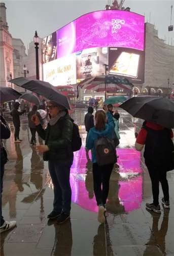 Piccadilly Circus im Regen, wir ließen uns davon aber nicht unterkriegen.Foto: privat