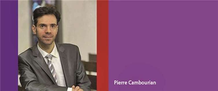 Pierre Cambourian, Organist an den Cavaille-Coll-Orgeln der Pariser Pfarrkirche Saint-Vincent-de-Paul.privat