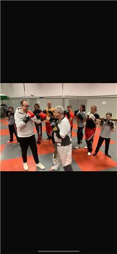 Pierre Fischer, 1. Beigeordneter der Verbandsgemeinde Rengsdorf-Waldbreitbach und Vorsitzender des CDU-Gemeindeverbandes Rengsdorf-Waldbreitbach, informierte sich über den Kampfsport Kickboxen in Niederbreitbach. Foto: privat