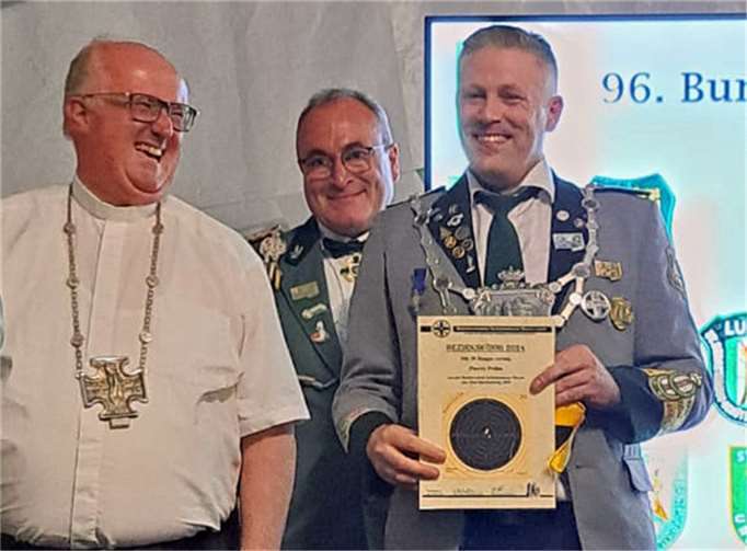Pierre Prüm ist Bezirksschützenkönig Pierre Prüm heißt der neue Bezirkskönig des Schützenbundes Maria Laach. Foto: SSG Mayen