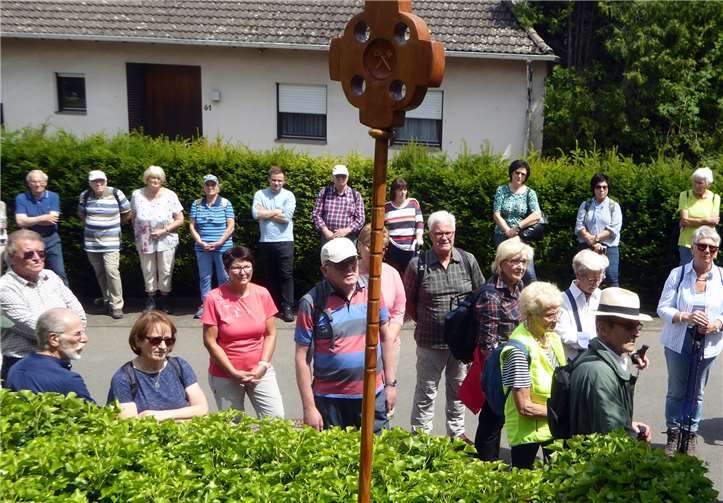 Pilgerimpuls zum Start der Fußwallfahrt vor der Mayener St. Matthias-Kapelle. Fotos: Dieter Preß