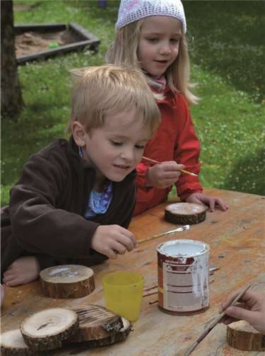 Pinsel und Farbe durften natürlich nicht fehlen.privat