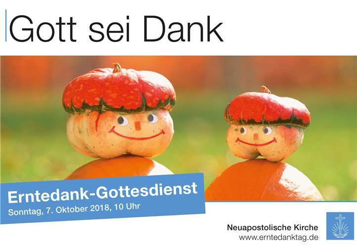 Plakate mit den freundlichen Kürbisköpfen laden zu den Gottesdiensten ein. Privat