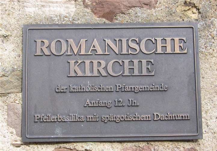 Plakette am Kircheneingang.Fotos: Sammlung Zehnthaus