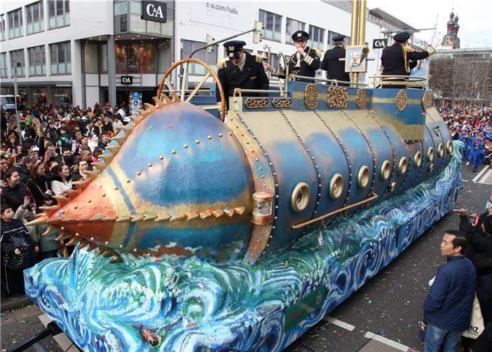 Platz 1 der Motivwagen: „Nautilus“ der Ka-Jun-Se. Fotos: Godehard Juraschek