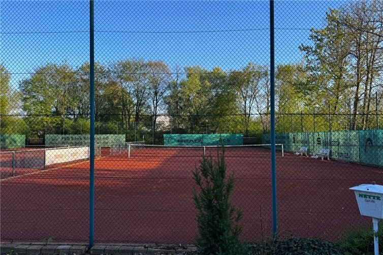 Platz 1 der Tennisanlage des SV Urmitz