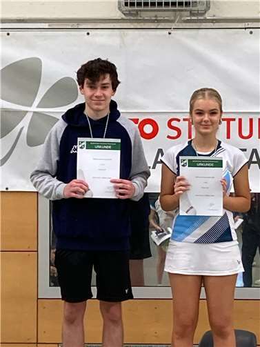 Platz 2 im Mixed U 19 für William Unkel und Jella Strahl.  Foto: privat