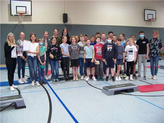 Platz 4 bei „Mathe ohne Grenzen Junior“: Klasse 6c vom Gymnasium Calvarienberg. Foto: Renate Köllges