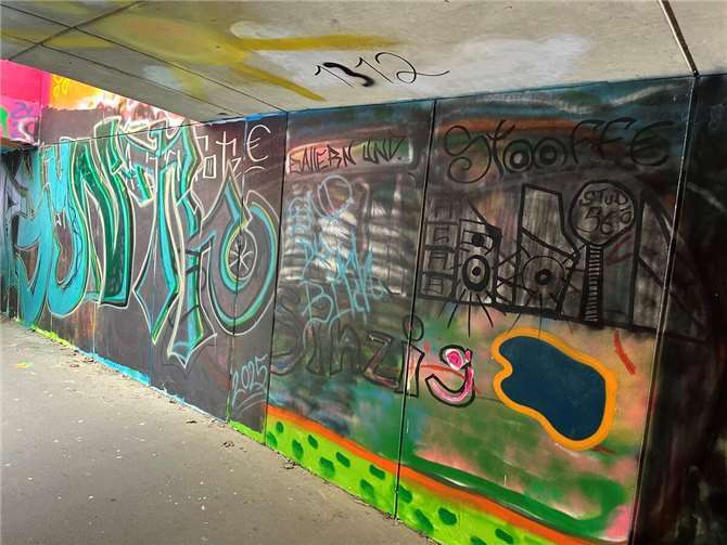 Sinzig: Street-Art-Projekt wurde Opfer von Vandalismus Plump wurden die Kunst mit schwarzer Farbe übersprüht.