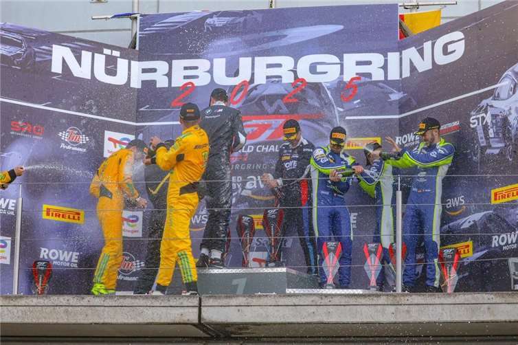 Ein Rennwochenende voller Motorsportmagie Podium mit Champagner: Die Gesamtsieger Raffaele Marciello, Augusto Farfus und Jesse Krohn (BMW), Lucas Auer, Matteo Cairoli und Maro Engel (Mercedes) sowie Alessio Picariello, Sven Müller und Patric Niederhauser (Porsche). Foto: Roland Schäfges / www.myfoto24.eu