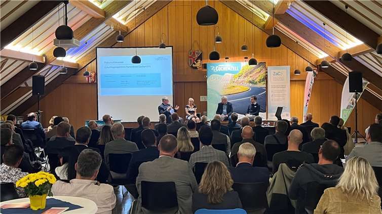 Podiumsdiskussion zu den Zukunftsperspektiven des Landkreises Cochem-Zell. Copyright: Falko Fischer, Kreiswerke Cochem-Zell