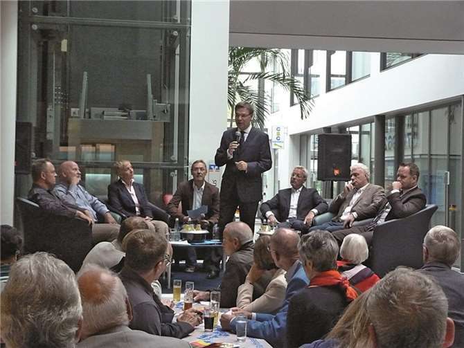 Podiumsdiskussion zur Bundestagswahl in der Passage der Raiffeisenbank Rheinbach Voreifel eG. privat