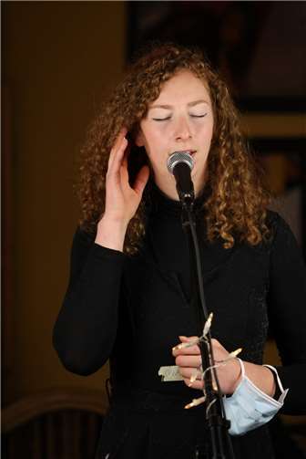 Poetry Slam-Künstlerin Jana Goller.  Foto: Ben Mischke