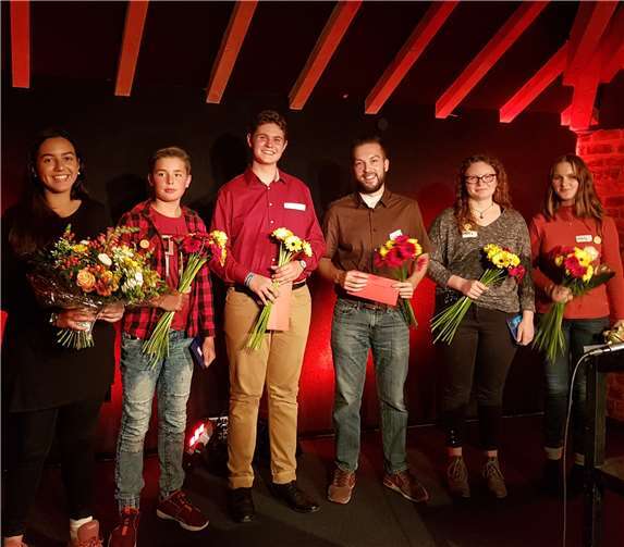 Poetry Slam … die Teilnehmer/innen auf der Bühne des Drehwerks 17/19.  Privat