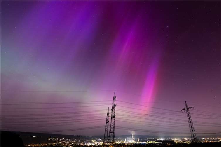 Polarlichter erleuchten den Nachthimmel.  Foto: Maximilian Kronenbürger