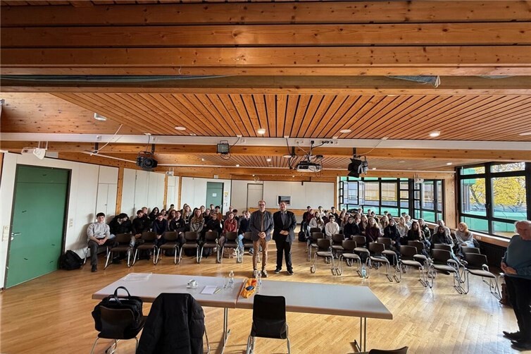 Politik hautnah: Der Schulbesuchtstag bietet Schülern und Schülerinnen den direkten Austausch mit Vertretern des Landtags.