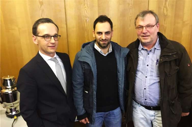 Politik und Flüchtlingshilfe kamen miteinander ins Gespräch (v.l.): Heiko Maas, Mohamed Loulou und Hans-Joachim Dedenbach. privat