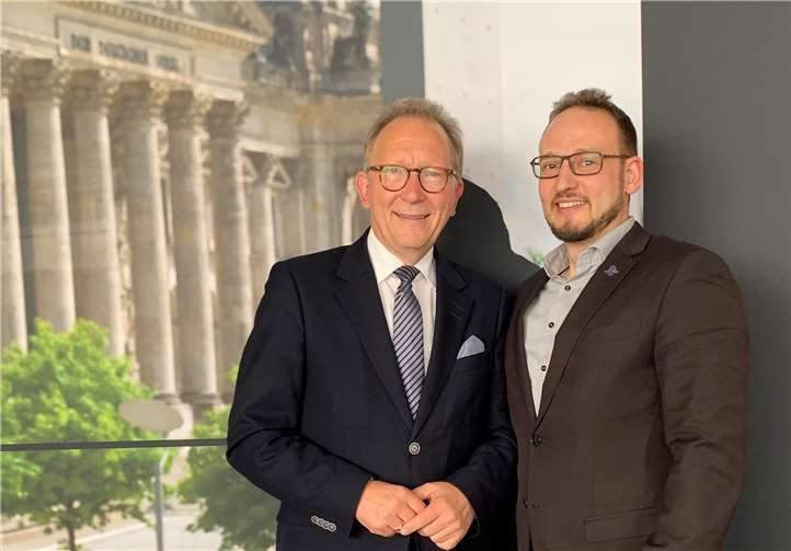 Politik und Wirtschaftsjunioren auf Augenhöhe: Erwin Rüddel und Sergej Borkenhagen.Foto: Büro Erwin Rüddel, MdB (CDU)