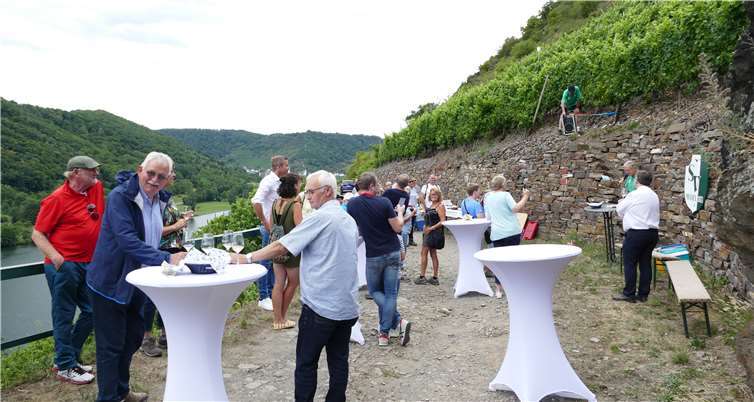 Politiker, Eigentümer, Vereinsmitglieder und -vorsitzende wohnten derkurzweiligen Vorstellung des Projekts bei. Fotos: privat