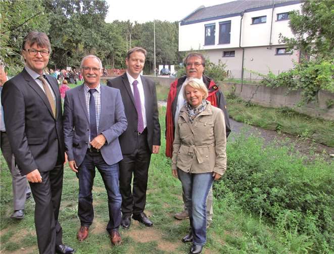 Politiker vor Ort (von links): Burkhard Nauroth (Erster Kreisbeigeordneter) mit den Kreistagsmitgliedern Ernst Einig (Mendig), Horst Hohn (Mülheim-Kärlich), der umweltpolitische Sprecher der CDU-Fraktion, Klaus Bell (Plaidt), und Hannelore Knabe (Mayen).privat