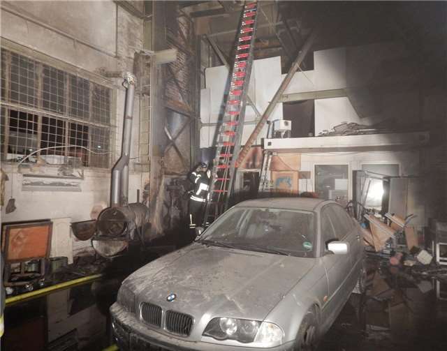 Polizei und Feuerwehr gehen nicht von einer Brandstiftung aus. Polizei