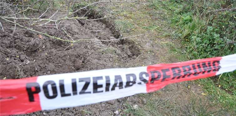 Polizeiabsperrung vor dem Fundort der Leiche. Foto:WinklerTV