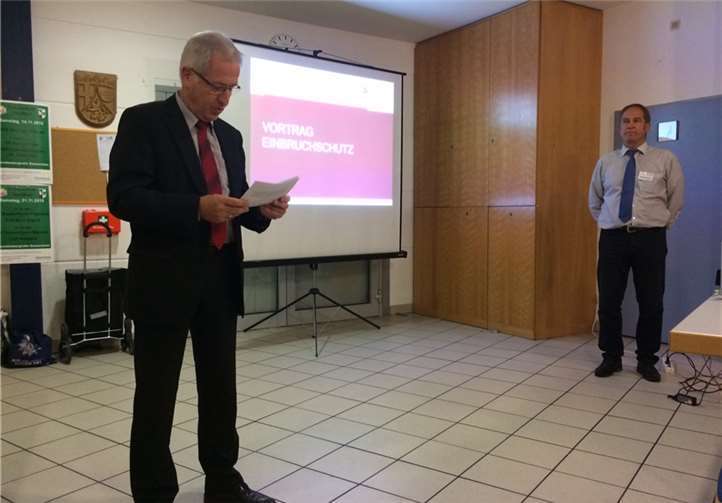 Polizeioberkommissar Manfred Berg referierte zum Thema Einbruchssicherung. privat