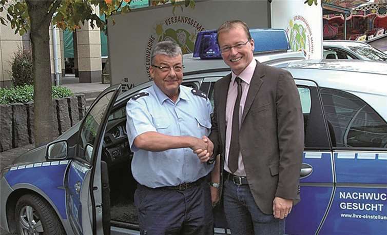 Polizeioberkommissar Wolfgang Klinkner (links) wurde nach jahrelanger, menschennaher Arbeit verabschiedet. privat