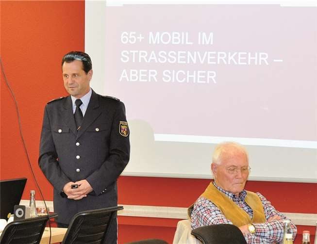 Polizeioberkommissar referierte zum Thema „Senioren im Straßenverkehr“. FA