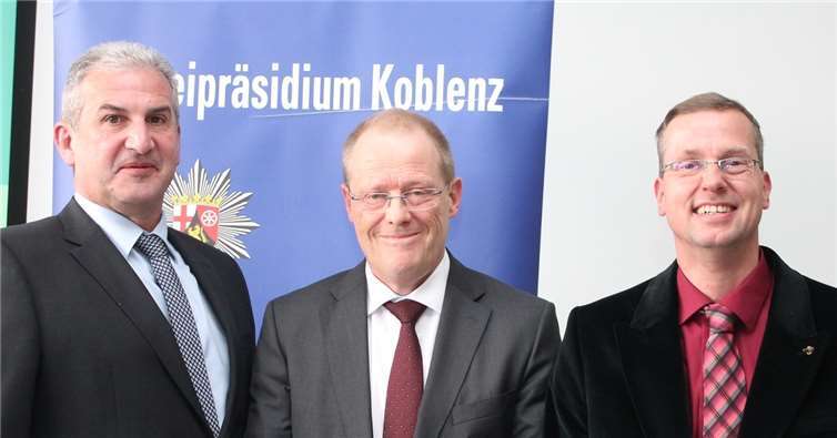 Polizeipräsident Karlheinz Maron (v. l.) hieß Peter Wilkesmann willkommen und verabschiedete Michael Schmitt.  Polizeipräsidium Koblenz