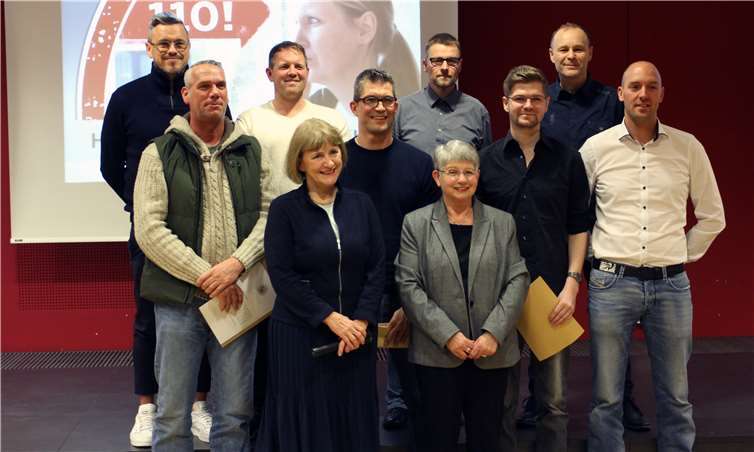 Polizeipräsidentin Ursula Brohl-Sowa dankte neun couragierten Bürgerinnen und Bürgern für ihren Einsatz. Foto: Polizei Bonn