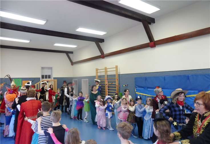 Polonaise durch den Kinderhort