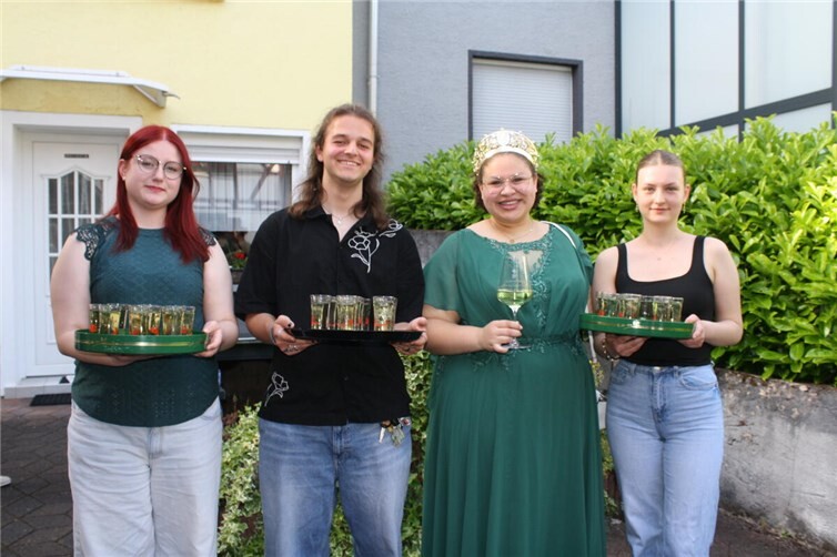 Pommerns amtierende Weinkönigin Lara I. konnte zum Fest zahlreiche Besucher aus nah und fern willkommen heißen.