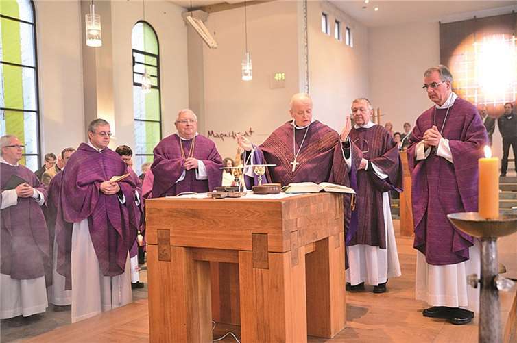 Pontifikalamt mit Bischof František Lobkowicz von Ostrava-Opava.