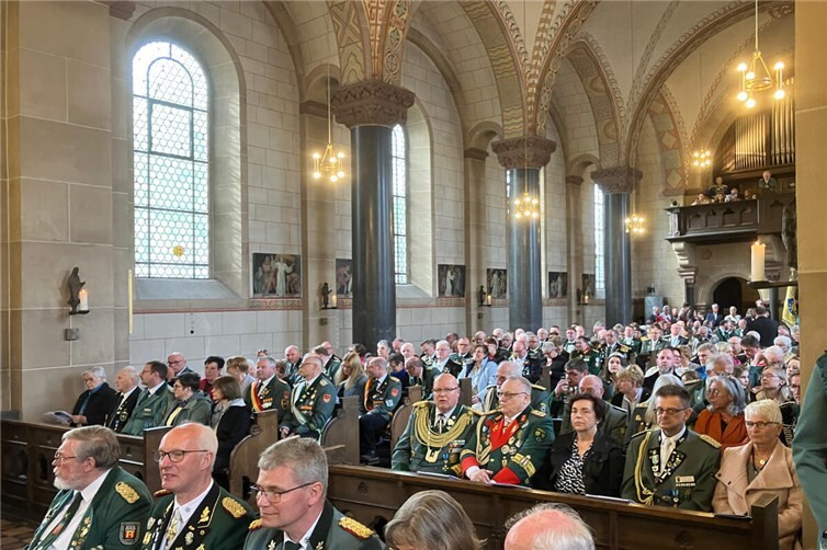 Pontifikalamt mit Investiturfeier in der Dreifaltigkeitskirche Weißenthurm