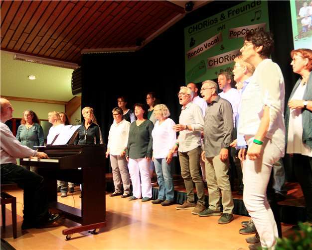 „PopChor‘n“ unter der Leitung von Henning Oppermann begeisterte die Zuhörer.
