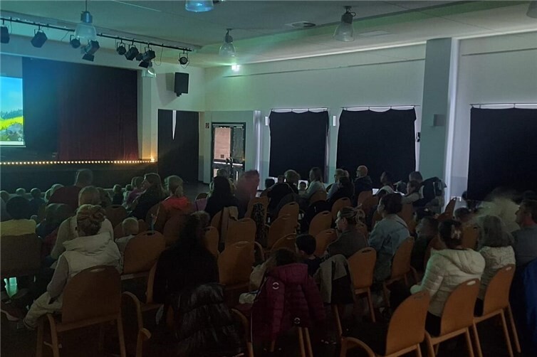 Popcornduft lag in der Luft, der Römersaal verwandelte sich zum Kinder-Kino.